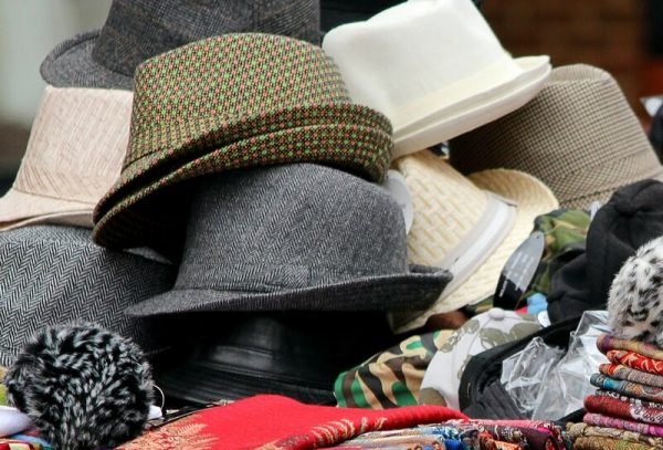 Chapeau de tissu coupé-cousu